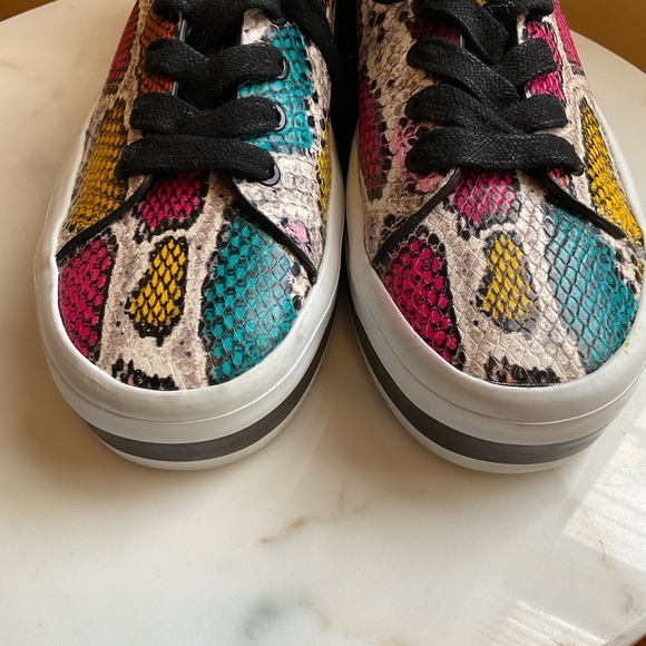 ALICE and OLIVIA EZRA LEATHER SNEAKERS. EUC - Picture 4 of 13